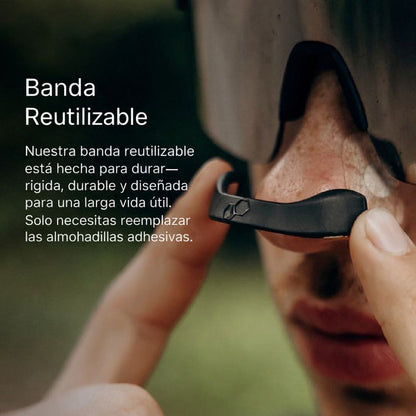 AirFlex™ son bandas nasales magnéticas con respaldo científico que abren tus vías respiratorias, ayuda a reducir la respiración por la boca y te permite respirar mejor.